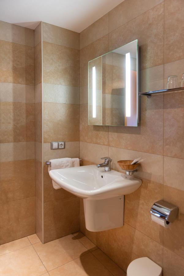 Aparthotel Iceberg Sant Julia de Loria Luaran gambar